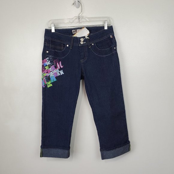 Mecca Femme Dark Wash Cuffed Graphic Logo Low Rise Jean Capri NWT 9/10 (Juniors) - Picture 1 of 14
